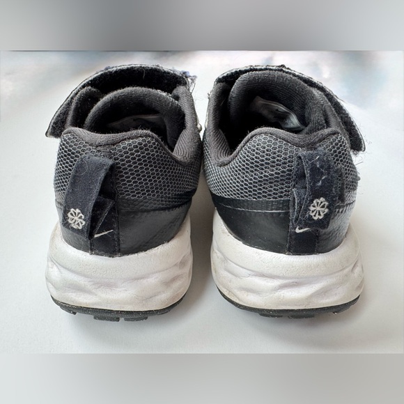 Nike Kids Black & White Sneakers - Picture 4 of 13